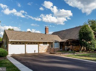 142 Red Rose Dr, Levittown, PA 19056