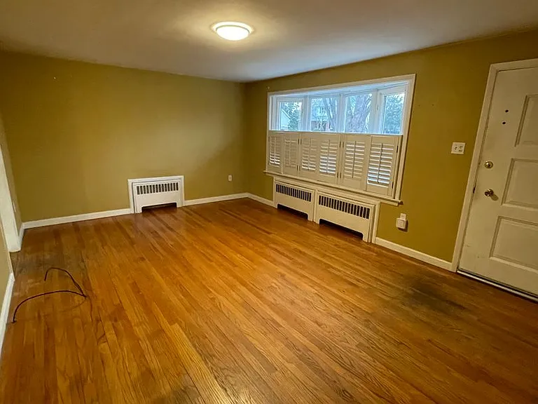 910 Shreiner Ave — Photo 2