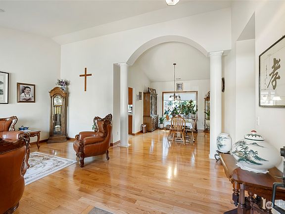 4th image of 1624 33RD Avenue Ct SW