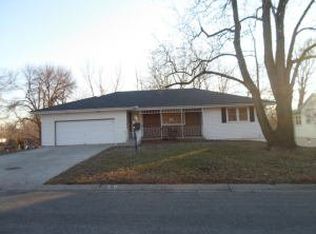14 Northridge Dr, Saint Joseph, MO 64506