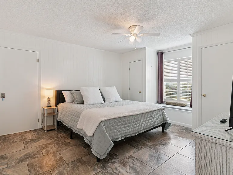 111 Thompson Cv — Photo 7