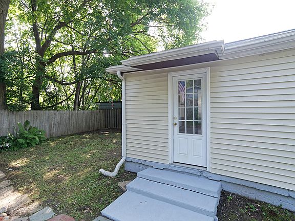 3rd image of 23 Wood St
