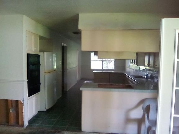 3rd image of 12841 Gladden Dr