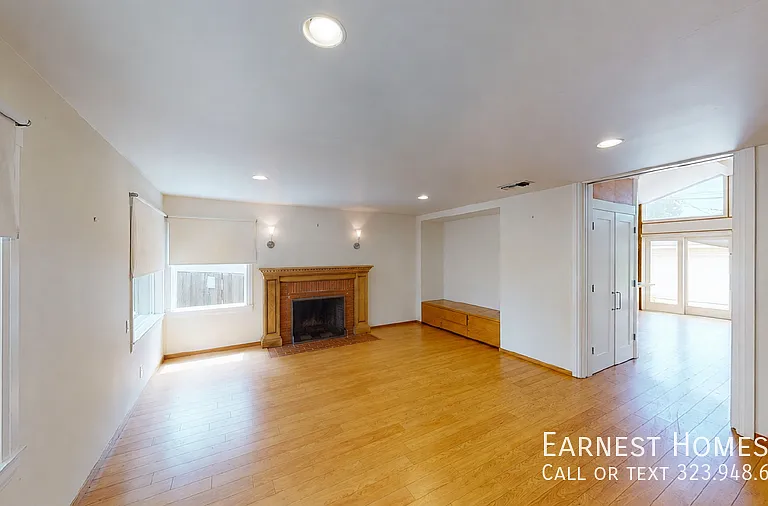 2577 S Bundy Dr — Photo 2