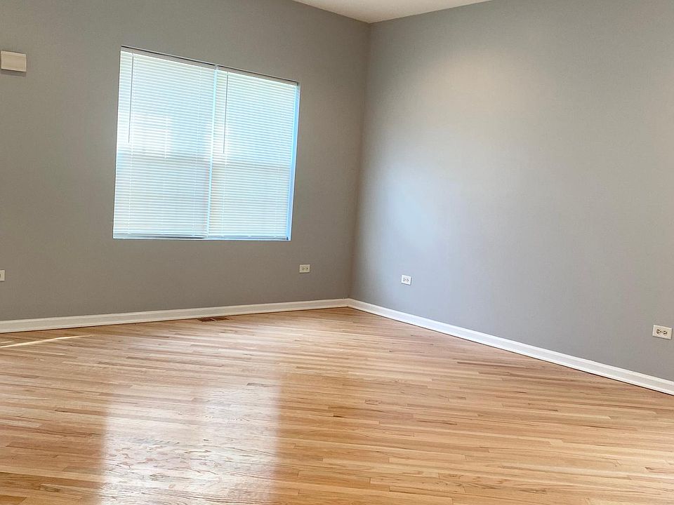 Living Room/dining room (open floor concept)