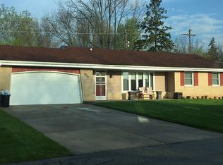 4400 Pine Ridge Ln, Racine, WI 53403