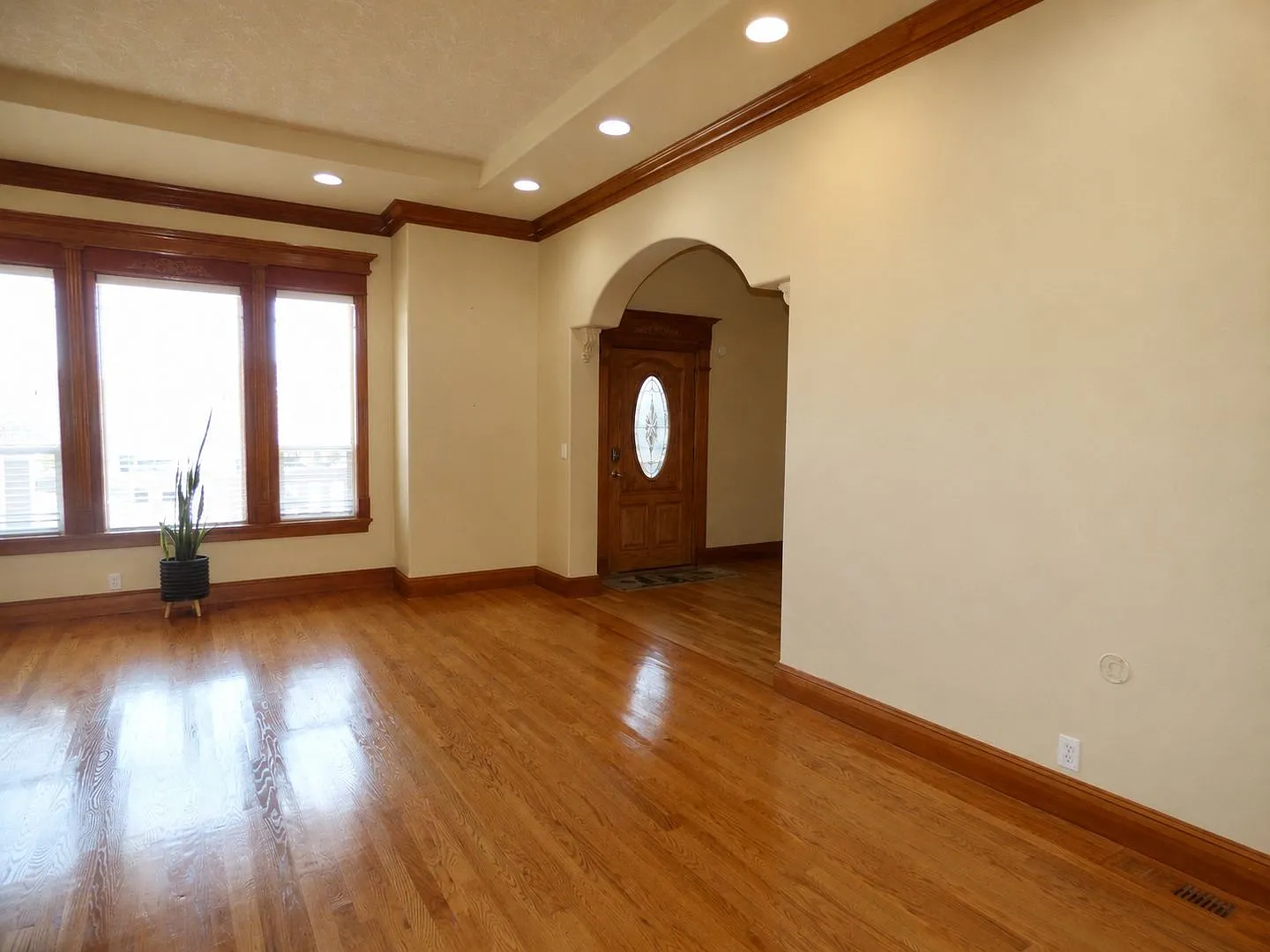 6 bed 2.5 bath home in Northeast Salem — Photo 2