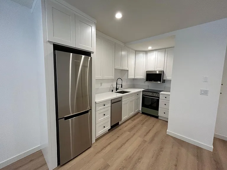 10722 Missouri Ave #5 — Photo 3