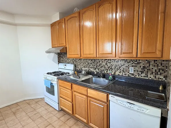 4037 77 st #5F, Elmhurst, NY 11373