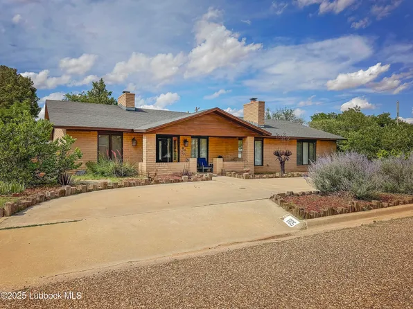 805 2nd St, Plains, TX 79355