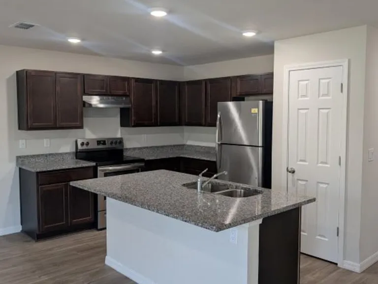 83 Wheatfield Dr #A — Photo 4