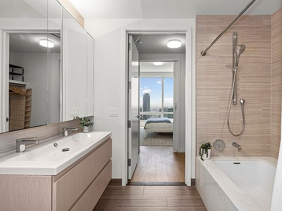 5th image of 877 Francisco St #4106