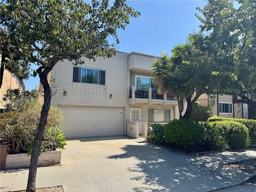 3 bed, 1242 sqft, $3,947 — Photo 1