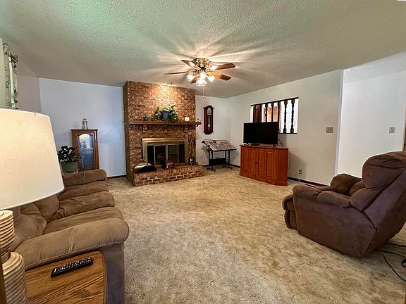 4th image of 4504 Foothill Dr