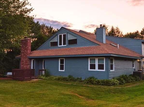28-28D Country Club Ln #28D, Milford, MA 01757