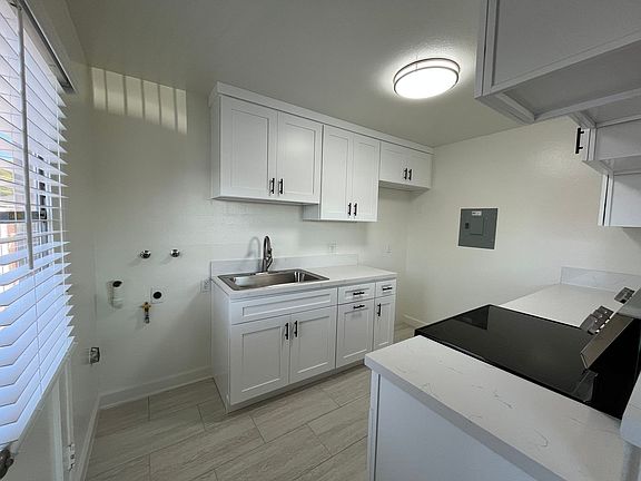 5th image of 3008 Royal Palm Dr APT B