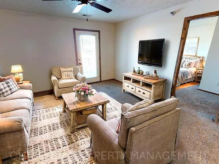 Gaspar Apartments — Photo 29