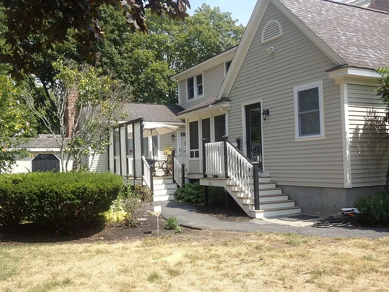 162 Middlesex Ave #1 — Photo 2