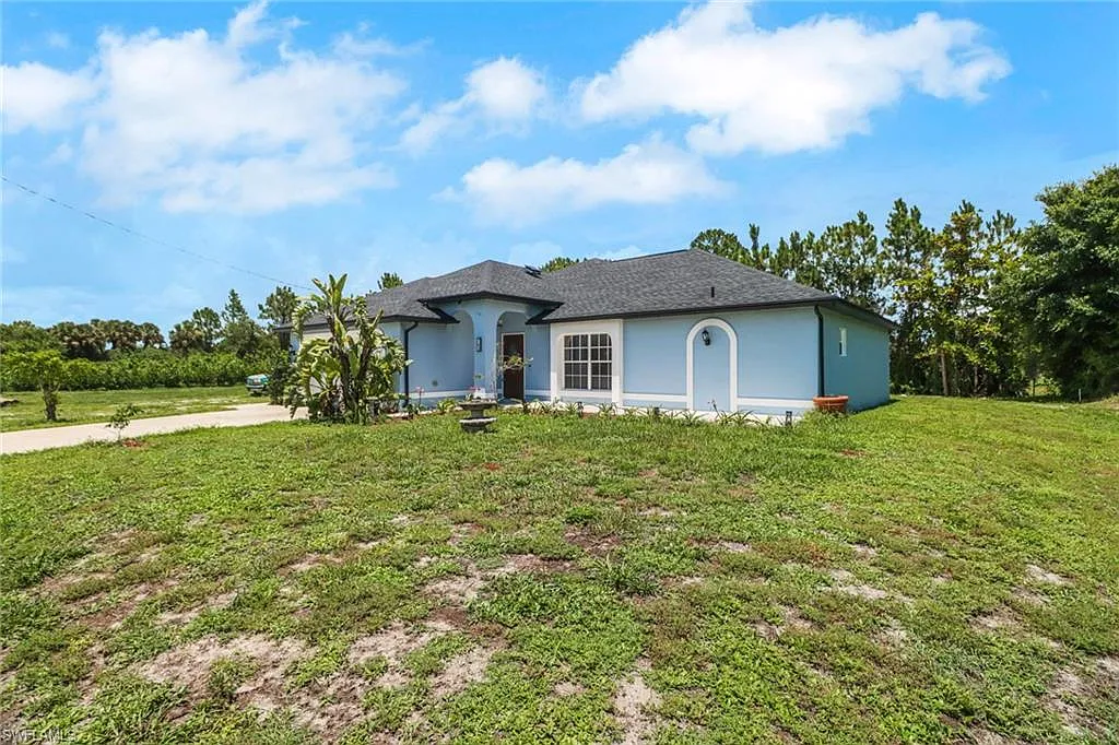 4 bed, 2.0 bath, 1712 sqft, $1,850 — Photo 2