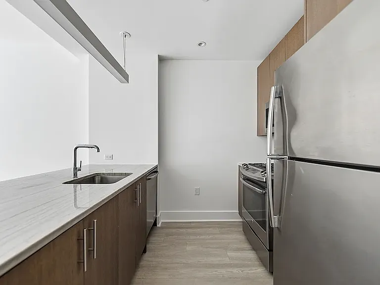 86 Fleet Pl #19P — Photo 2