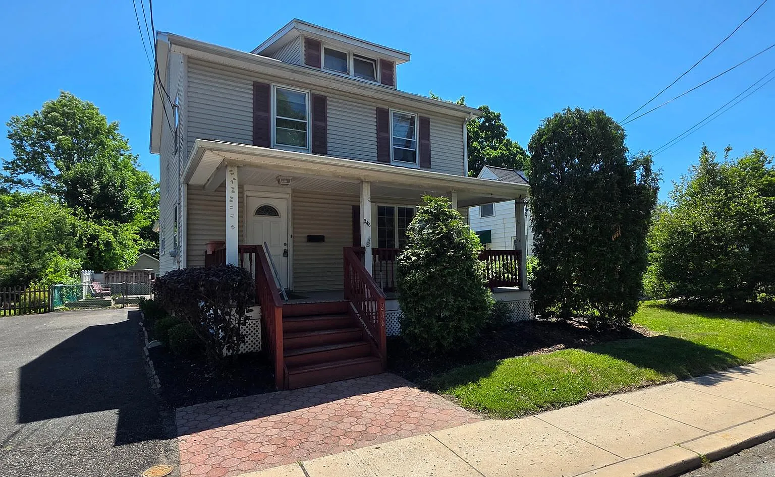 4 bed, 1401 sqft, $2,800 — Photo 1