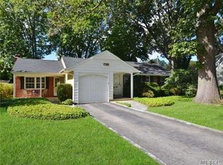 62 Shadyside Ave, Port Washington, NY 11050