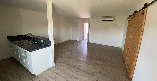 14153 Victory Blvd. — Photo 13