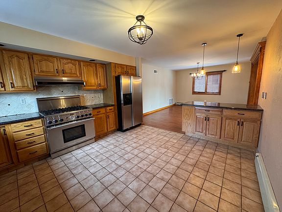 4th image of 567 Kingsland Ave Floor 1