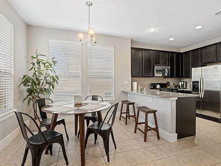 2215 Katy Ln #B — Photo 5