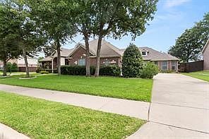 3rd image of 5624 English Oak Dr