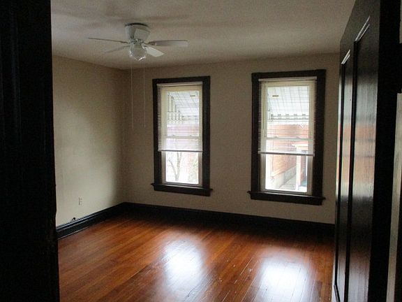 2nd image of 1552 Saint Clair St
