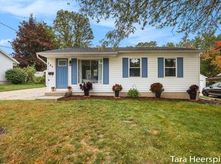 157 Lincoln Ct, Rockford, MI 49341