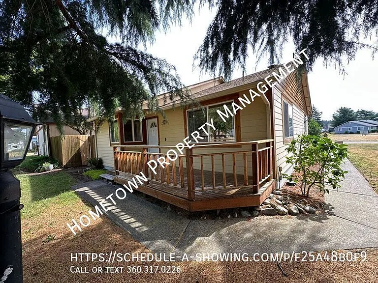 717 Lucerne Ln SE — Photo 2