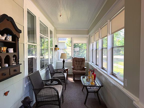 2nd image of 421 W Vernon Ave