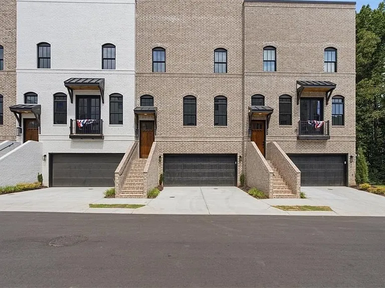 333 Sugarview Rd — Photo 2