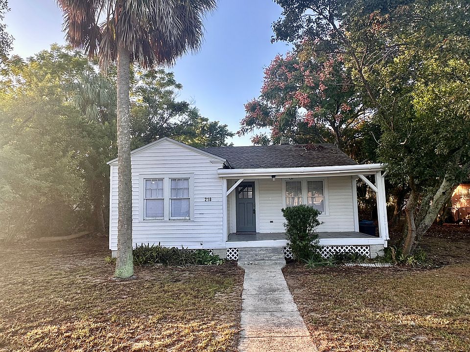 Front of home with porch