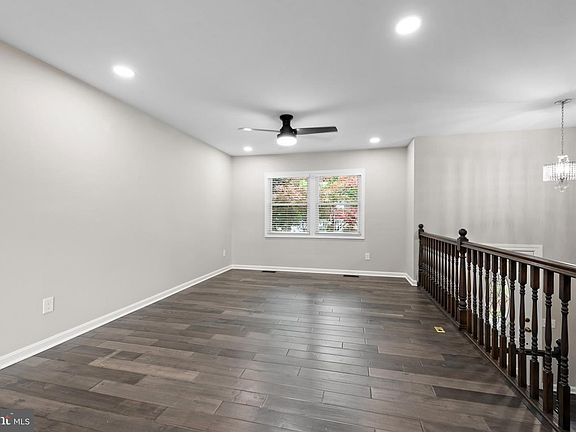 4th image of 481 Eastwood Ct