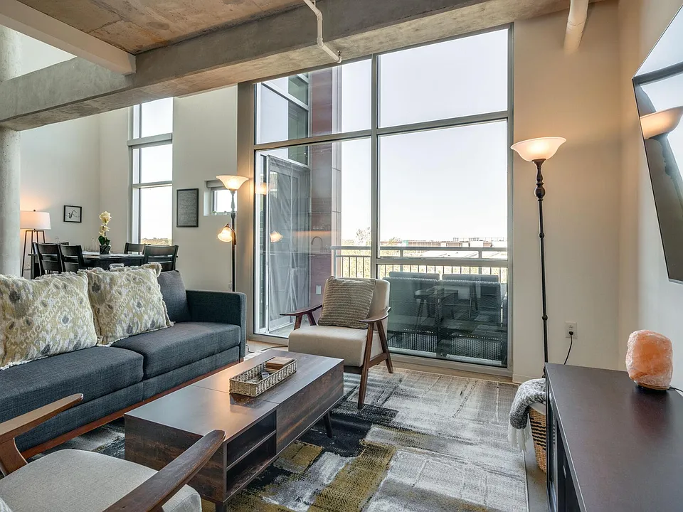 2115 Yeaman Pl #403
