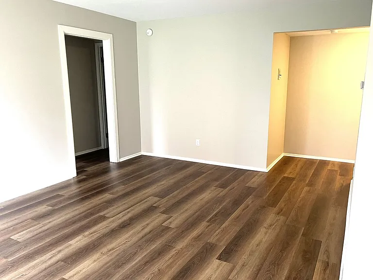 918 Heritage Ct #102 — Photo 9