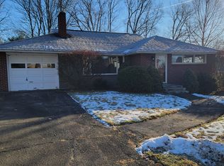 404 Crestwood Ct, Endicott, NY 13760