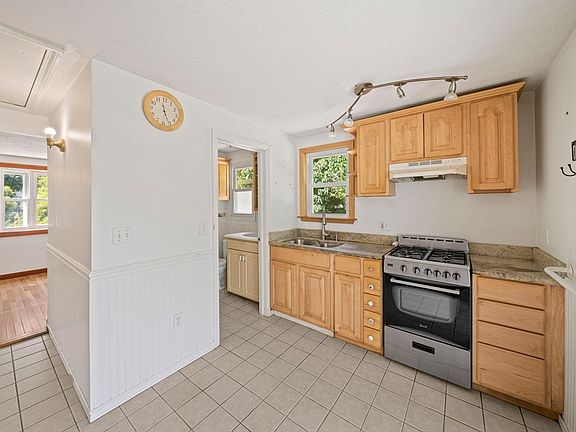 5th image of 23 Hayward St Unit 23