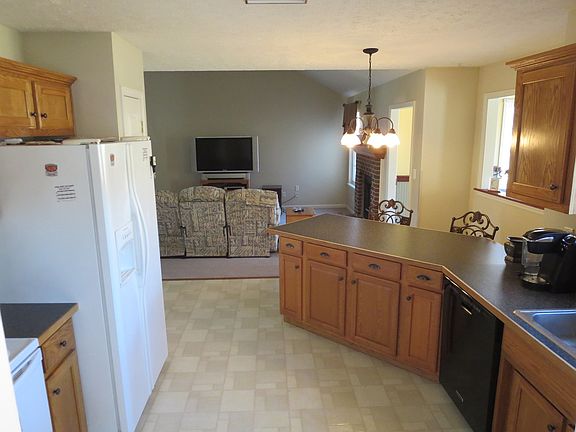 2nd image of 139 Woodfield Cir