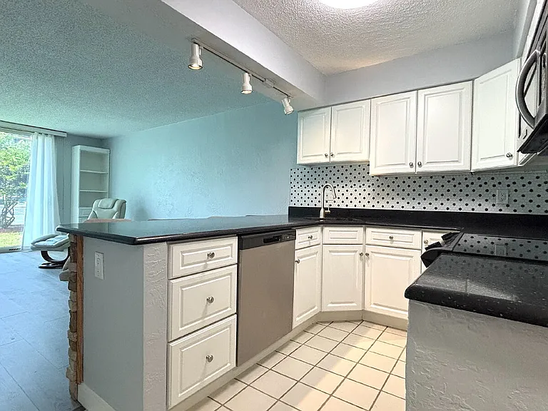 1437 N Atlantic Ave #105 — Photo 3