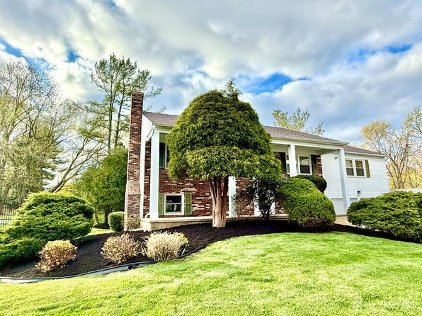 65 River Dr, Marlboro, NJ 07746