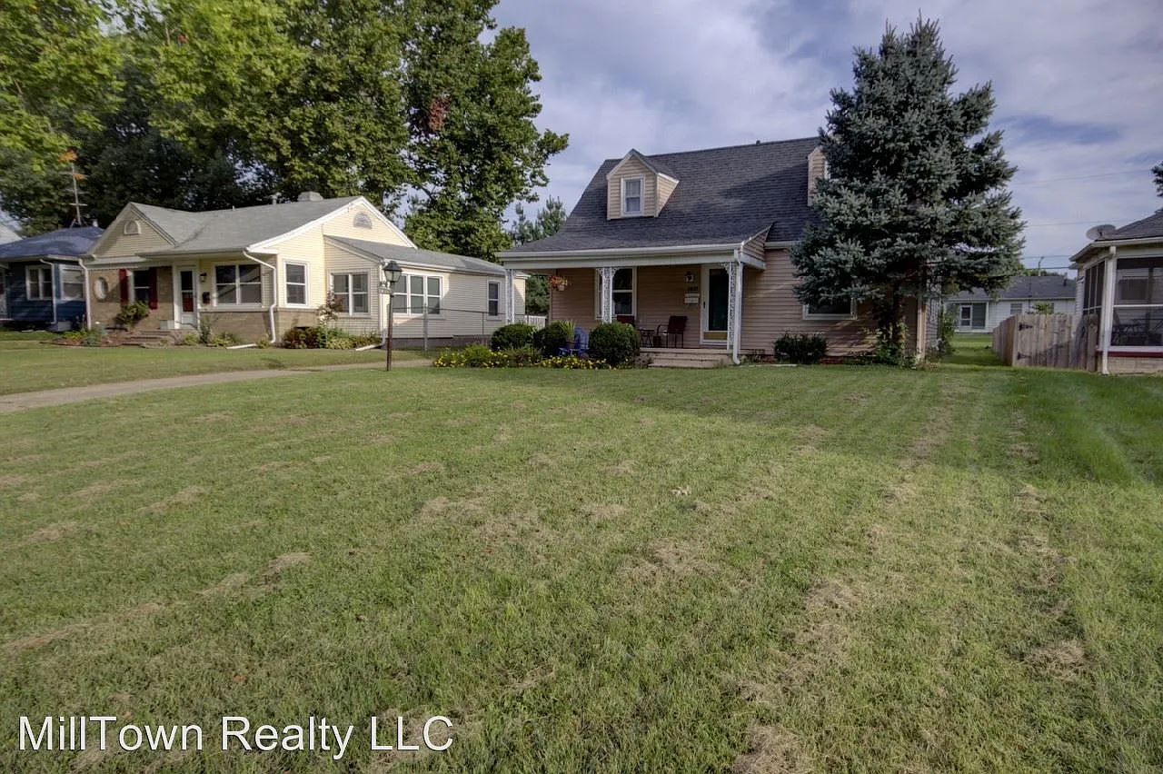 3835 28th Ave photo 1