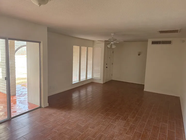 6644 Mariposa Dr — Photo 50