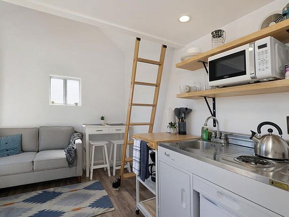 4th image of 3853 Narragansett Ave #A