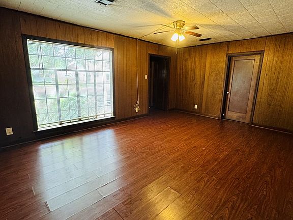 2nd image of 3141 Forest Ave