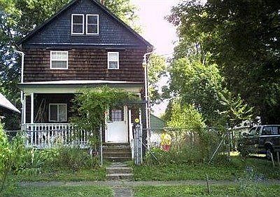 2nd image of 937 Cedar Ave