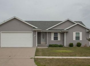 2555 Pennington Dr, Marion, IA 52302